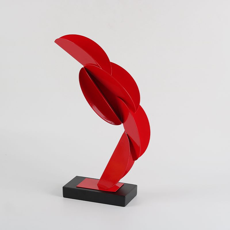 Escultura roja de metal